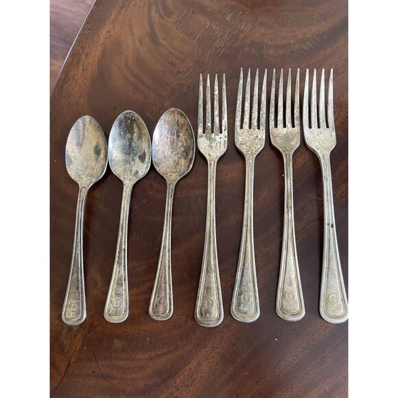 Vintage Wm. A Rogers Hotel Plate Oneida Ltd. 3 Spoons & 4 Forks - Picture 2 of 11